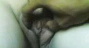 Trong tự nhiên, một chàng trai phim xx ko che ôm một cô gái hoạt hình với bộ ngực rất lớn