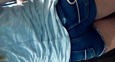 Người đàn phim xx xx ông từ chối vẻ đẹp của em gái mình và đặt một chiếc vali vào cổ họng