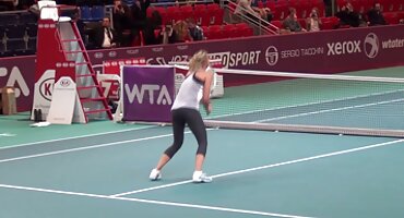 Fingering âm hộ phimxx 18 dildo ở phía trước của cửa sổ toàn cảnh để ghen tị với hàng xóm