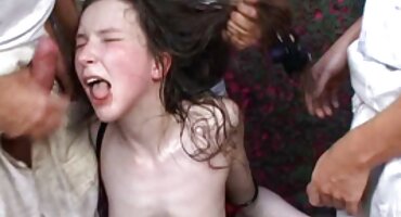 Anh ta mang một người bạn về phimxx hd nhà để giúp đụ vợ mình trong hai lỗ