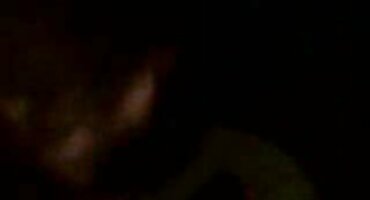 Dưới ánh sáng neon, các cô gái nóng bỏng thay phiên nhau mút vòi nước phim xx x của bạn mình