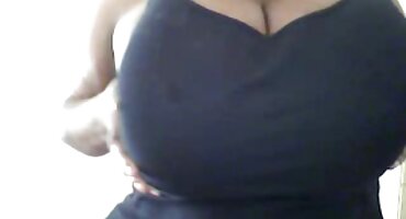 Hottie Rile Reid tham lam ngón phimxx x tay âm hộ lông của cô