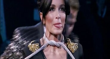 Trẻ brunette phim xx pampers cô ấy âm đạo với ngón tay vì cô ấy sinh nhật