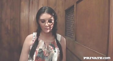 Cutie với một ass tốt đẹp thích cưỡi gà của người đàn ông yêu phim xx online quý của mình