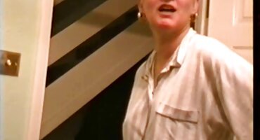 Anh chàng đưa tay ra brunette một lần nữa để kiểm tra âm hộ phim xx trâm anh chặt chẽ của cô