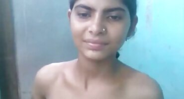 Dissolute với bộ ngực đẹp được fucked trên mui xe phim xx co giao thao của một chiếc xe đắt tiền