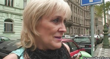 Hình xăm brunette đồng phimxx xxx ý đến gang bang vì tiền