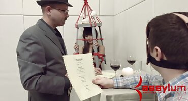 Người vợ đưa âm hộ phim xx cấp 3 của chồng để không can thiệp vào việc quay chương trình nấu ăn