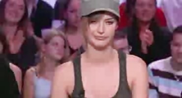 Người mẫu trẻ ngồi trên vòi nước của mình và ngon fucked trong ass phim xx trẻ em